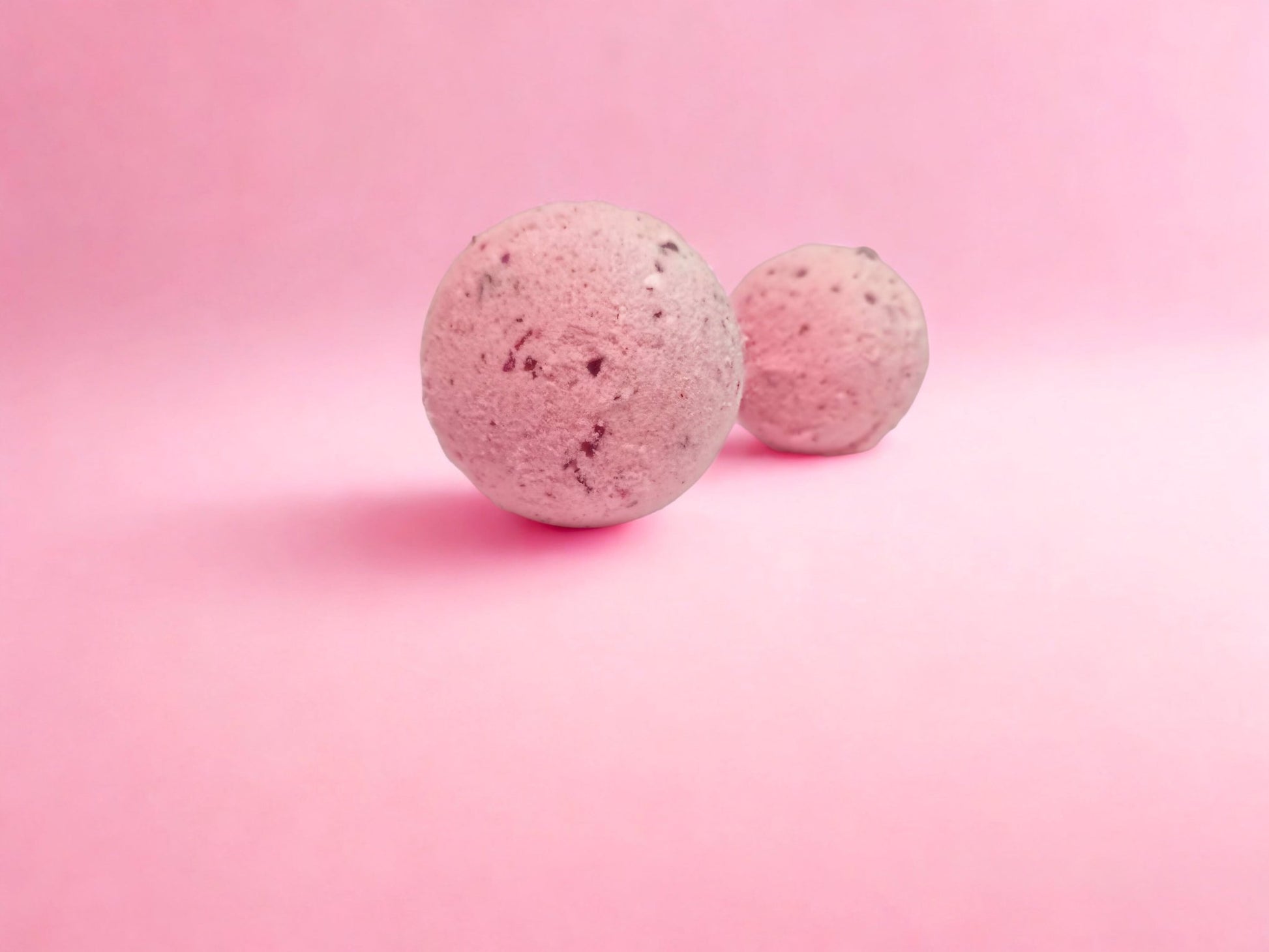 Rose Mousse - różana kula do kąpieli - W Zmysłach